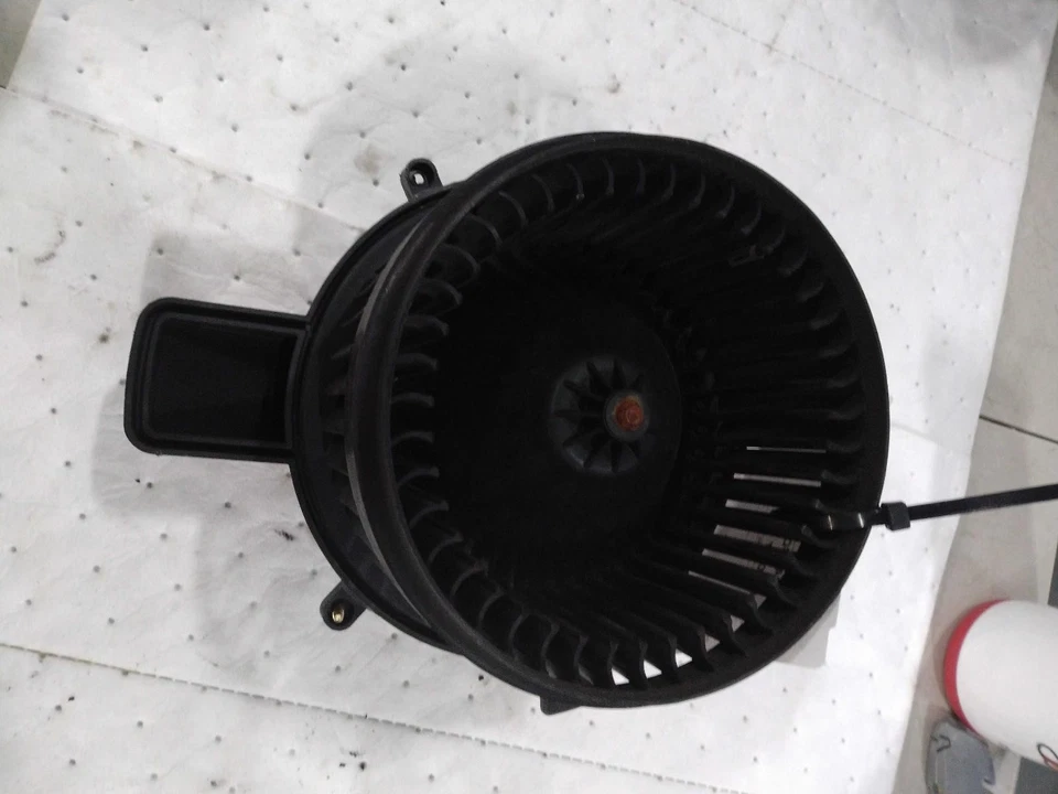 Motor soplador de climatización delantero usado se adapta a: Dodge Durango 2017 delantero grado A Foto 1 de 4