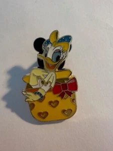 Disney Shanghai 5th Anniversary Mystery Daisy Duck Pin (D5) - Picture 1 of 2