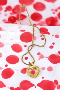 Circa 2000 Textured Heart Pendant & Chain.C426 - Picture 1 of 4