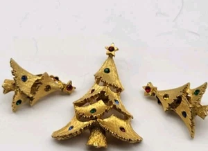 Vintage JJ Christmas Tree Earrings Rhinestone set Goldtone clips - Picture 1 of 9