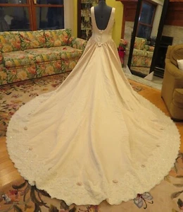 NEW Impression ALENCON LACE Vintage Wedding Dress FLOWERS Gown Train FREE SHIP - Picture 1 of 24
