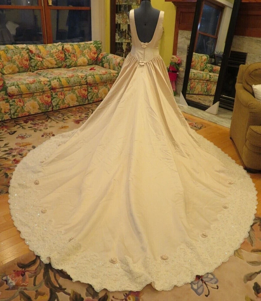 NUEVO Vestido de Boda Impression ALENCON ENCAJE Vintage FLORES Vestido Tren ENVÍO GRATUITO Foto 1 de 4