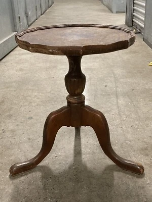 Antique Elegant Small Round Side End Lamp Table with mahogany Read Description - Image 1 of 4