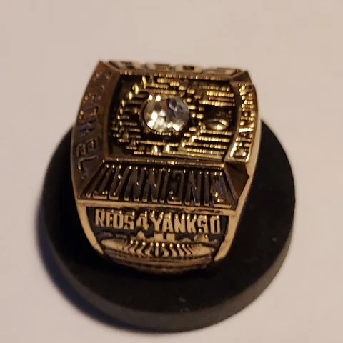 1976 Cincinnati Reds Replica Championship Ring Cover