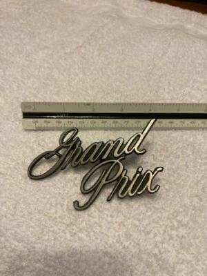 Emblema Pontiac Grand Prix vintage - insignia de metal coleccionable Foto 1 de 2