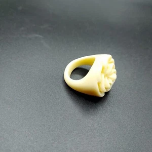 Ivory Colored Acrylic Rose Ring Size 6 - Picture 1 of 6