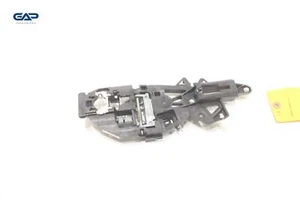 2018 - 2023 CHEVROLET TRAVERSE FRONT RIGHT SIDE EXTERIOR DOOR HANDLE BRACKET OEM - Picture 1 of 6