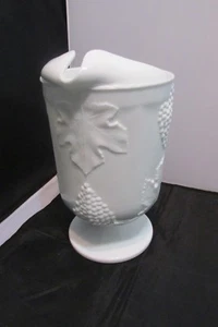 BEAUTIFUL VINTAGE GRAPE PANEL LARGE MILK GLASS PITCHER - Picture 1 of 5