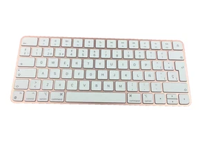 Apple Magic Keyboard A2450 USB-C Kabel Pink Spanisch - Bild 1 von 2