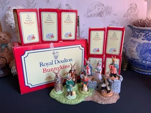 Bunnykins, Royal Doulton 'The Robin Hood Collection' Full Set With Stand & Boxes - Picture 1 of 19