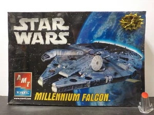 G 604 AMT/ ERTL Star Wars Millennium Falcon Model Kit - Picture 1 of 2