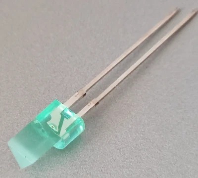 20x LED VERDI TRIANGOLARI, LATO 5MM., "FLAT FRONT", NUOVI (NOS) - Immagine 1 di 3