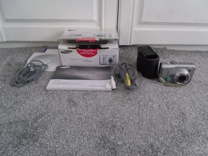 Samsung Digital camera. Silver. Hardly used. Very good condition. - Picture 1 of 5