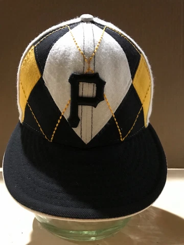 New Era 59/50 Pittsburgh Pirates Argyle fitted hat w/ flag. Size 7 Cover