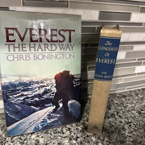 Everest Mountain Book Lot Of 2๐1953/76 The Hard Way Bonington Conquest Hunt 1th - Picture 1 of 14