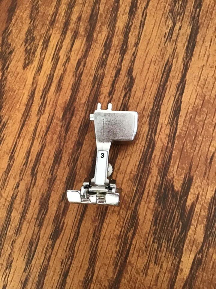 Pie genuino BERNINA #3- Pie ojal (estilo antiguo) Foto 1 de 2