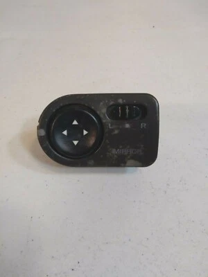 Subaru SVX Mirror Control Switch - Изображение 1 из 4