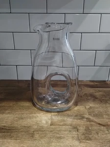 Brocca acqua vetro trasparente soffiato a mano foro ciambella vintage decanter Tarnow Polonia - Foto 1 di 7