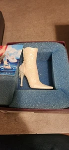 Just the Right Shoe Collection by Raine 2002 Schnürstiefel Artikel 25187 - Bild 1 von 3