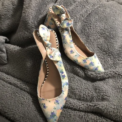 Туфли-лодочки Betsey Johnson на каблуках с цветочным атласным бантом Claree 9,5 М - Изображение 1 из 4