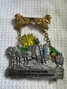 Vintage German International Hiking Award Medal 1983 Armsheim/Shimsheim - Picture 1 of 4