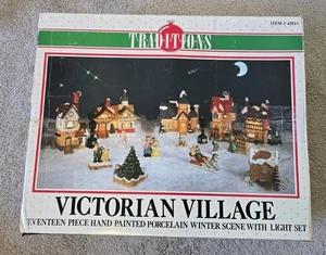 Christmas Traditions 17 Teile VIKTORIANISCHES DORF beleuchtetes Porzellan 43814 funktioniert - Bild 1 von 13
