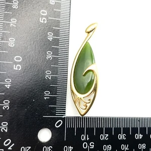 Pin Brooch Fish shape Gold Tone Green Stone Lovely Authentic Vintage - Picture 1 of 4