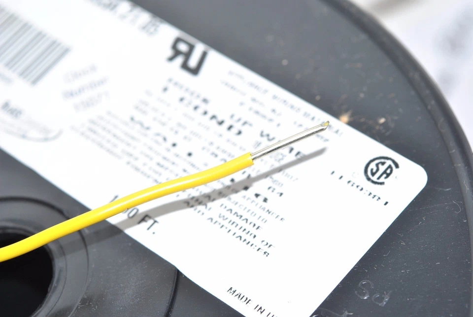 Cable de conexión sólido 16 AWG UL1007 300 V CAROL C2053A.21,05 10 pies (3 m) - amarillo Foto 1 de 1