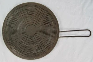 Vintage Metall Untersetzer mit Griff rund rund perforiert Landhausküche (O) - Bild 1 von 7