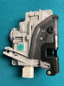 Vw Oem Right Rear Door Lock Actuator 3C4839016B - Picture 1 of 8