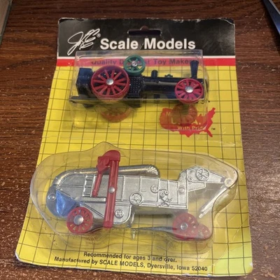 Diecast Metal GREEN & BLACK STEAM ENGINE TRACTOR & SILVER COMBINE ON CARD NIB - Image 1 of 4