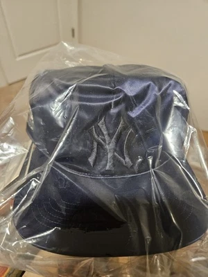 Kith 47' Satin Hitch Snapback for The New York Yankees Hat Navy - Image 1 of 4