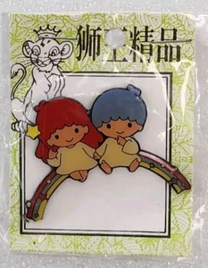 LITTLE TWIN STARS VINAGE PIN - Picture 1 of 4