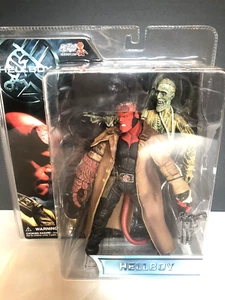 Hellboy Tan Trench Coat with Zombie Variant Mezco Toys Action Figure 2004 New - Picture 1 of 8