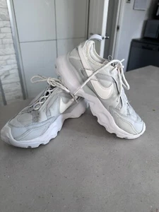 Womens light grey Nike TC 7900 premium 2 trainers size 5,5 - Picture 1 of 9