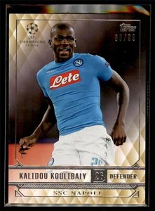 2016-17 Topps UEFA CL Vetrina ORO Parallelo Kalidou Koulibaly - Napoli #85/99 - Foto 1 di 2