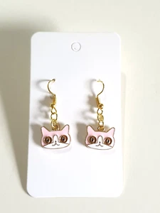 😺Sweet Baby Pink/White Enamel Kitty Cat Gold Plated Earrings😺 - Picture 1 of 8
