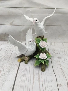 Vintage Porzellan Biskuit Gummistiefel weiß handbemalt Tauben 9,5" Dekor - Bild 1 von 6