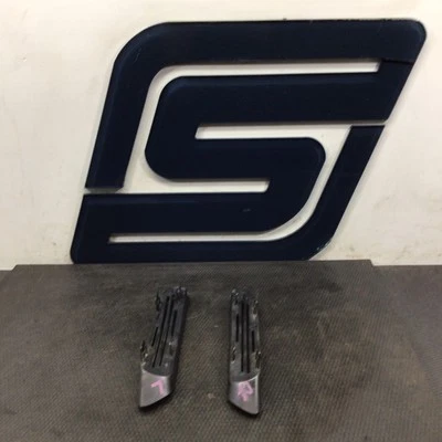 Acura RL 2005 - Par de inserciones de parachoques inferior (defecto) Foto 1 de 4