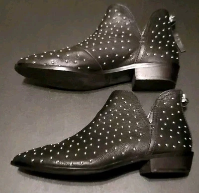Kenneth Cole Leather Rivet Ankle Boots "Loop There It Is" Womens 7.5 Black EUC - Image 1 of 4