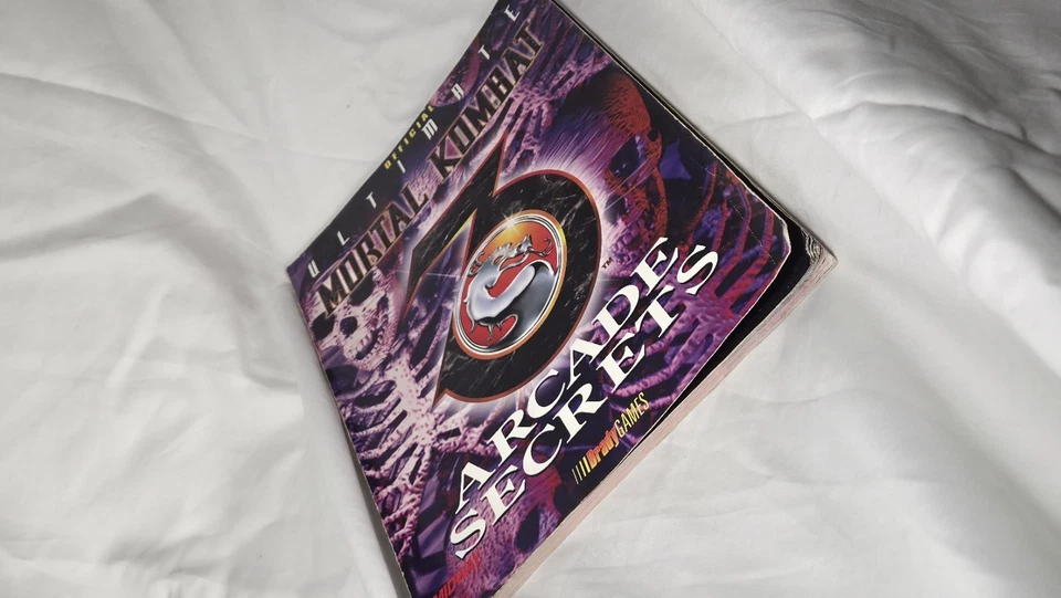 Official Ultimate Mortal Kombat 3 Arcade Secrets 1996 Magazine - Image 1 of 4