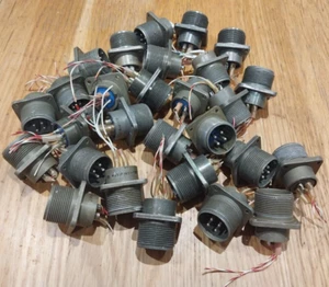 Restmenge Amphenol 18-10 PF/DR 4-Wege Stecker (x25) - Bild 1 von 5