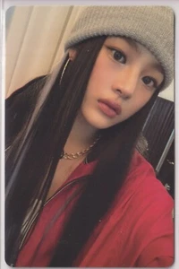 Tarjeta fotográfica oficial Newjeans Minji | How Sweet Album - Imagen 1 de 2