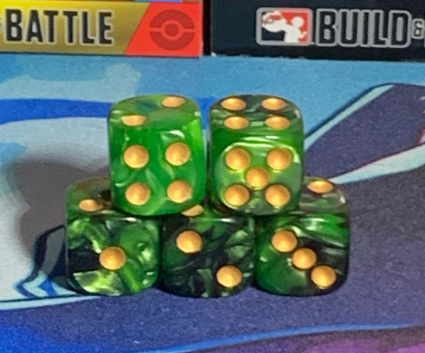 5 x GREEN & BLACK D6 DICE - IDEAL FOR ALL TABLE TOP & TCG GAMES  — 第 1/1 张图片