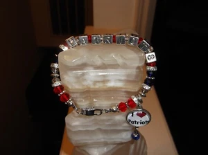 WOMEN HANDMADE 8" 8 MM NEW ENGLAND PATRIOTS GLASS BEADED CHARM BRACELET - Picture 1 of 8
