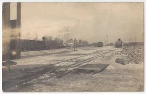 1910 Spasskoye, Siberia, Rusia - FOTO REAL Patios de ferrocarril, tala - Postal - Imagen 1 de 2