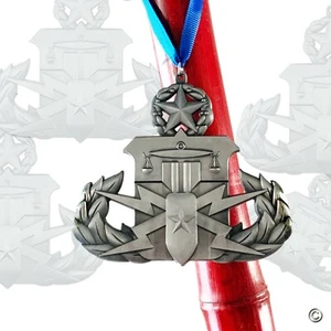 Técnico de Dispositivos Peligrosos HDT Plata Antigua con Adorno de Cinta Azul - Imagen 1 de 3