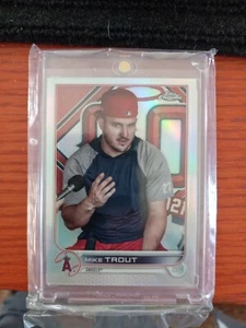 Mike Trout 2022 TOPPS CHROME BASE IMAGE VARIATION SP REFRACTOR #200 ANGELS - Picture 1 of 2