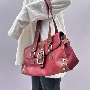 Franco Sarto Schultertasche rot Leder geprägt brauner Besatz zwei Riemen Schnalle - Bild 1 von 16