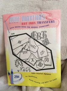 Hoja de alfabetos de asst de transferencias de hierro caliente de tía Martha de colección para textil Pntng - Imagen 1 de 12